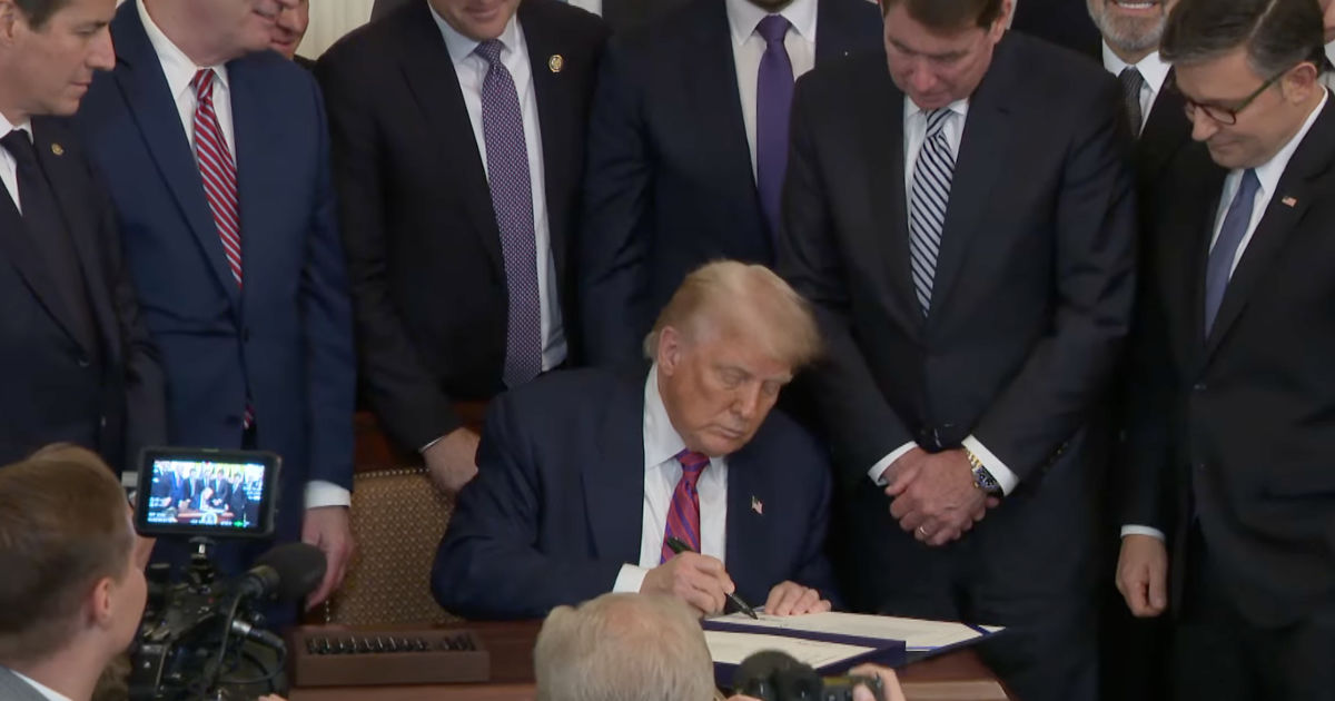 trump-signs-genius-act-into-law,-will-make-america-“the-crypto-capital-of-the-world” 
